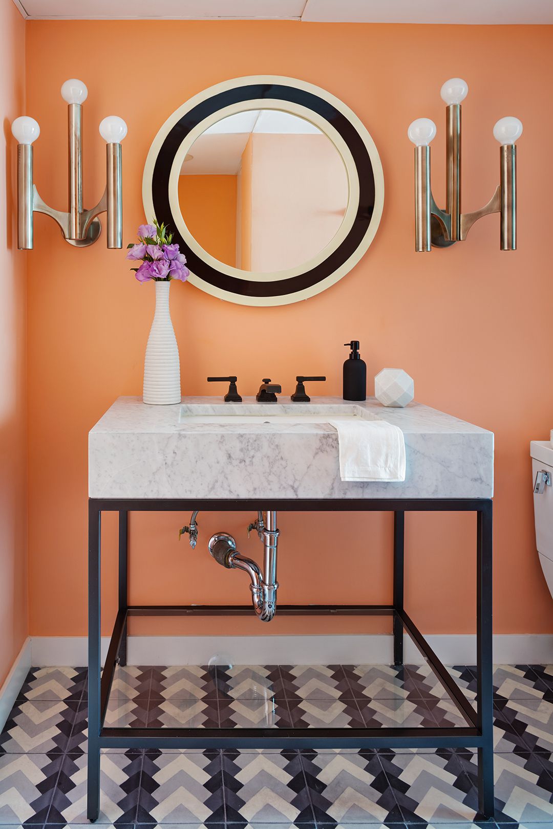 10 Creative and Stylish Ideas for Small Bathroom Wall Decor 12 Choose a Bright Color for a Simple Design