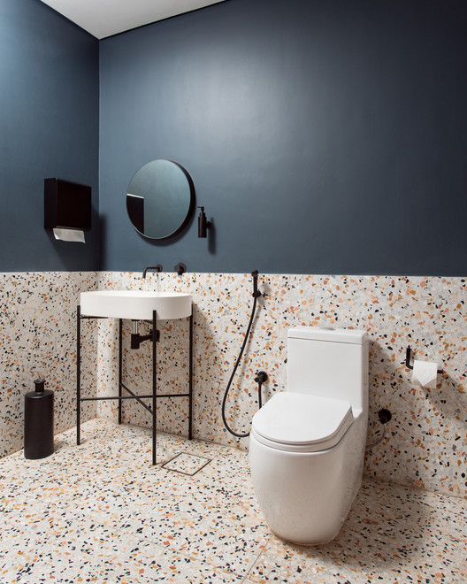 10 Creative and Stylish Ideas for Small Bathroom Wall Decor 21 Go for Right-Sized Fixtures