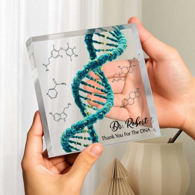 Personalized DNA acrylic plaque with custom name – biology science gift for doctors, physicians, and STEM professionals.